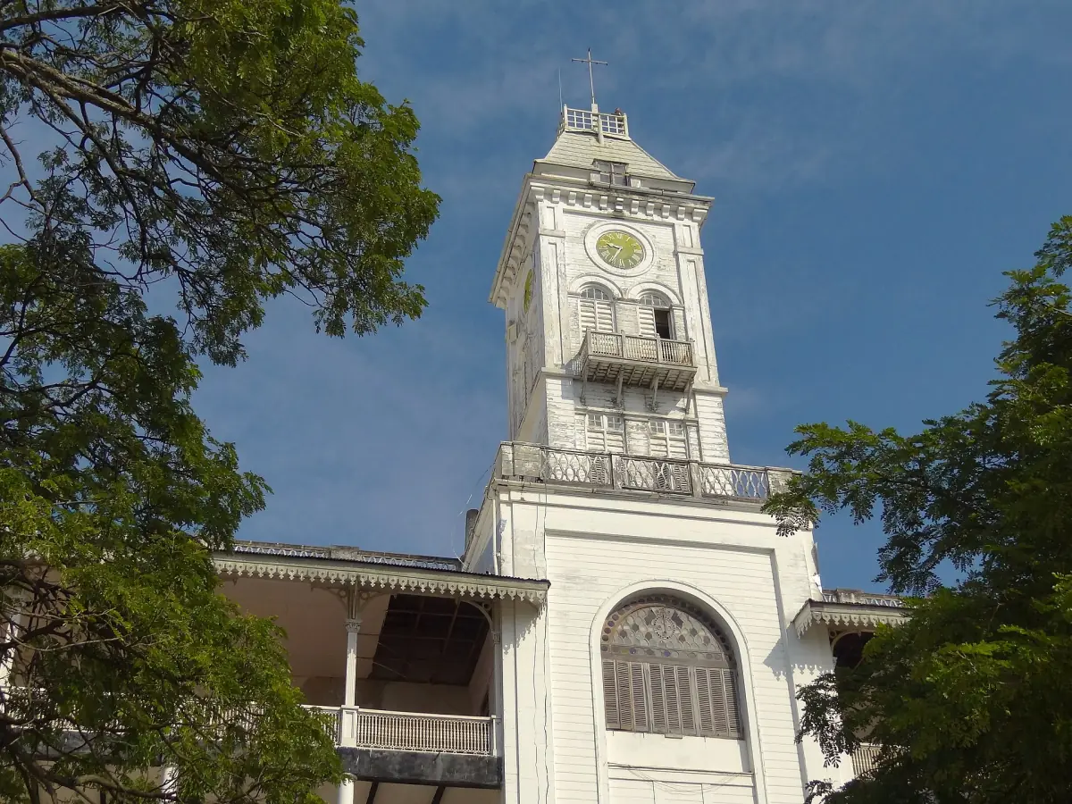 Uhrturm des Palastmuseums Beit el-Sahel in Stone Town